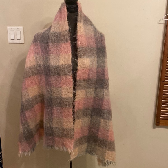 Vintage Hudson’s bay mohair wrap  Scarf - Picture 3 of 10